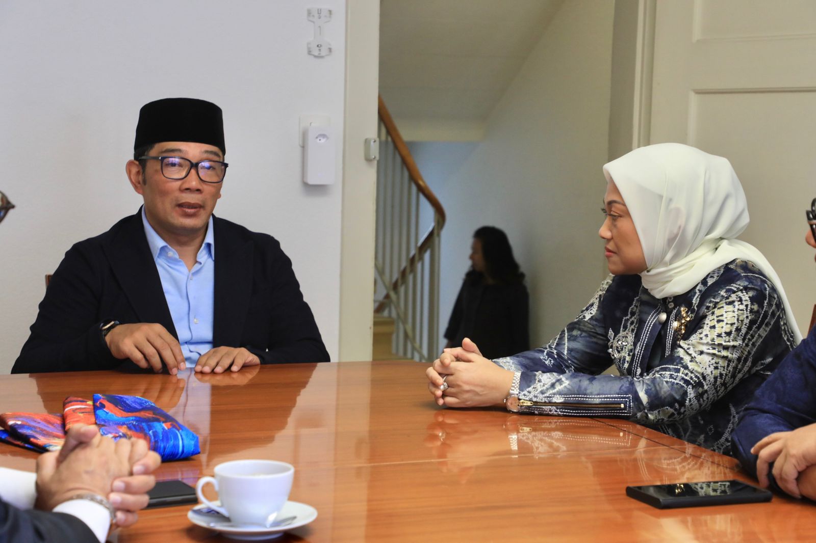 Bertemu di Bern, Menaker Ida Fauziyah Ucapkan Belasungkawa kepada Ridwan Kamil