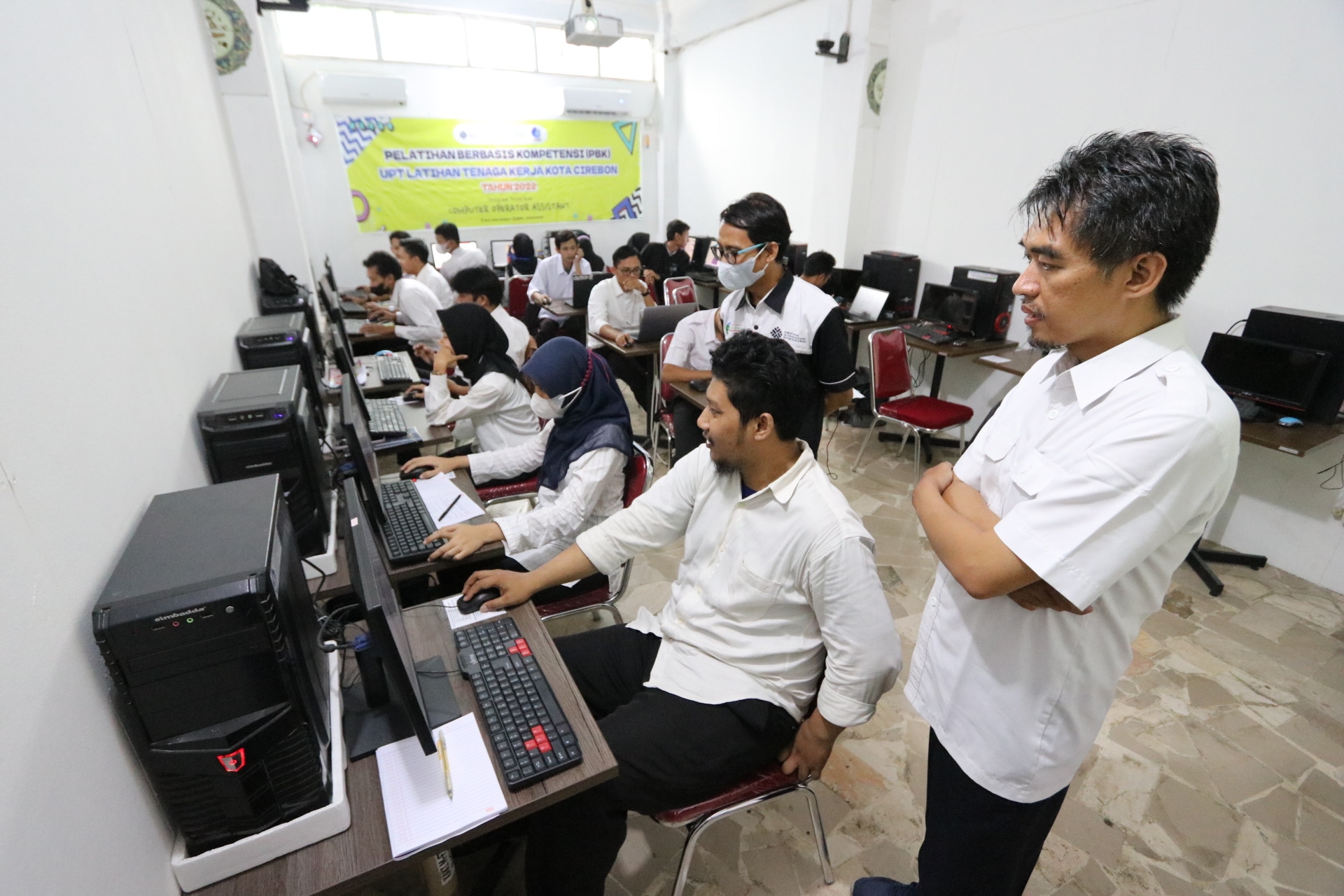 Disnaker Kota Cirebon Beri Pelatihan Keterampilan Pengelasan dan Multimedia