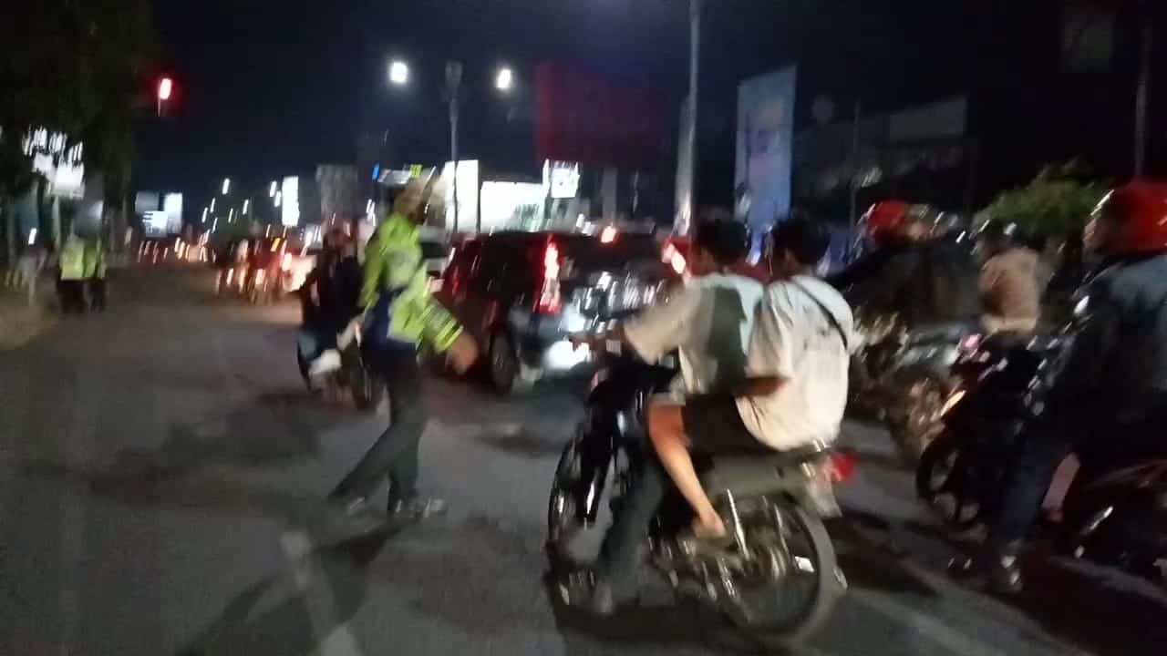 Razia Polres Cirebon Kota, Warga Sunyaragi Kedapatan Bawa Pedang