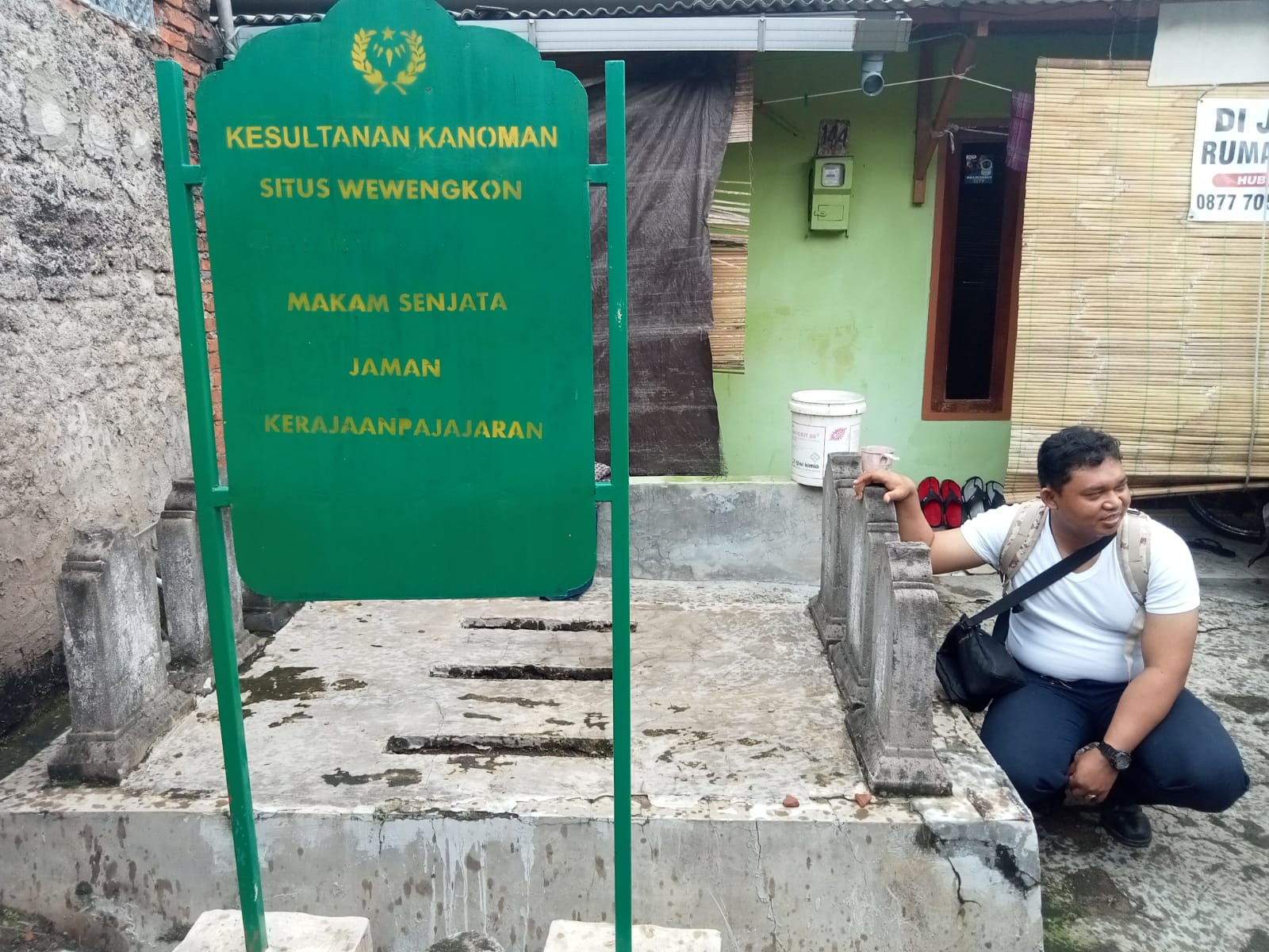Peninggalan Kerajaan Pajajaran di Cirebon, Makam sampai Kuburan Senjata di Kesenden