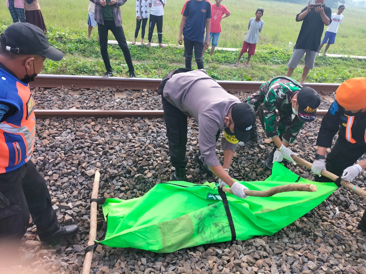 Warga Temper Kereta di Sarabau Cirebon, Meninggal Dunia, Identitas Belum Diketahui
