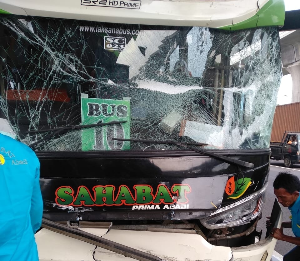 Rombongan Haji Kabupaten Indramayu Kecelakaan di Tol, 3 Bus dan 1 Ambulans Tabrakan Beruntun