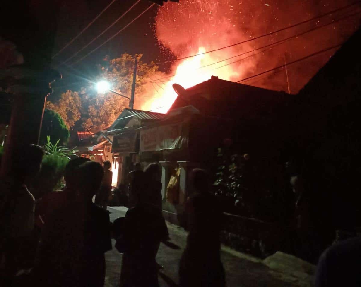 Tabung Gas Bocor, Satu Unit Rumah di Desa Krandon Talun Kebakaran