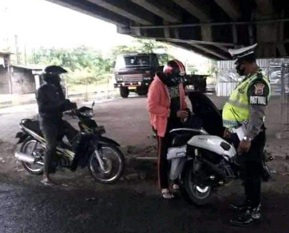 Pengendara Motor Pakai Sandal Jepit Ditilang? Ini Penjelasan Kapolres Cirebon Kota