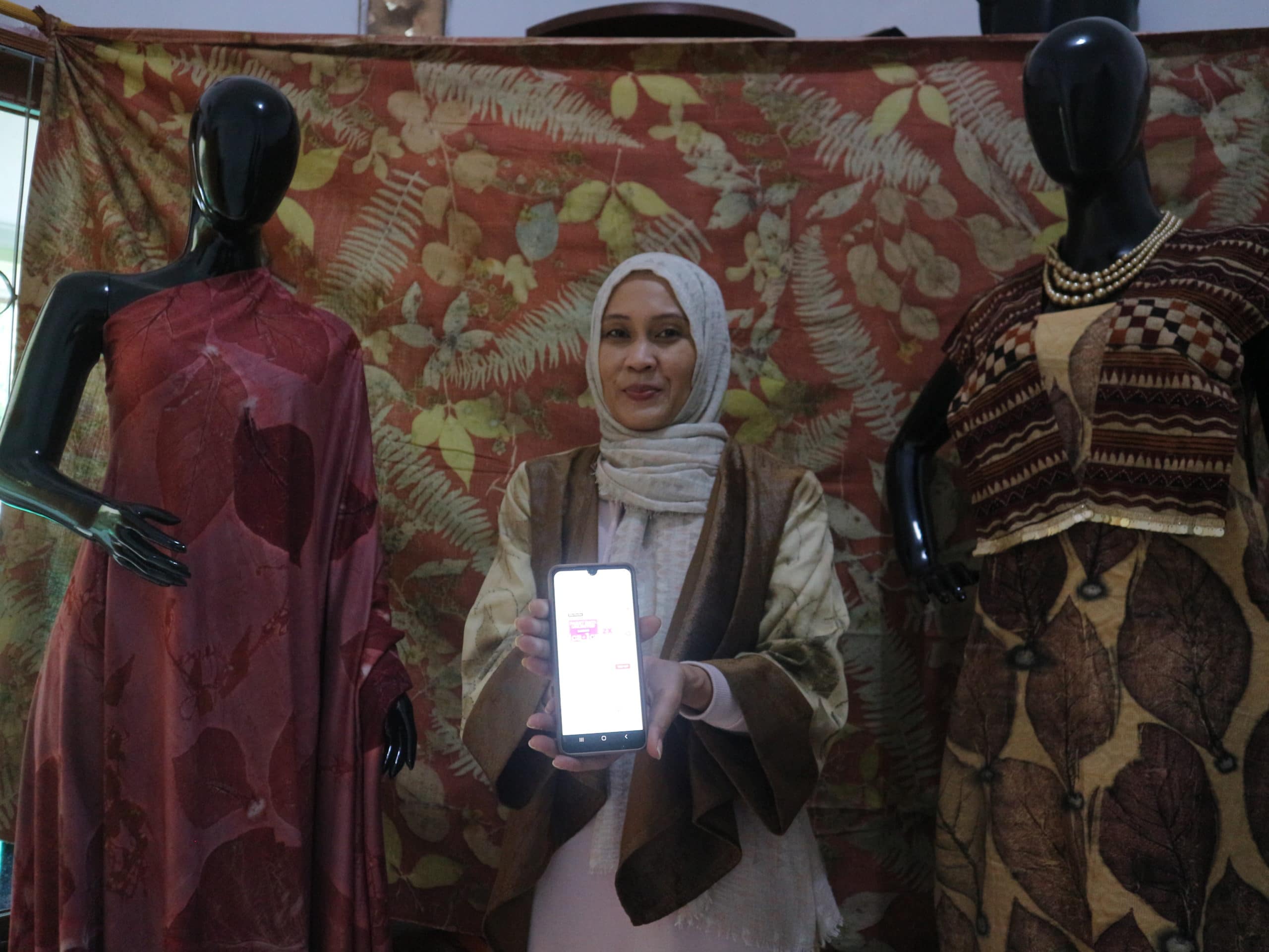 Cerita Pengusaha Batik di Cirebon yang Pakai Smartfren Sejak 2017, Tidak Ada Kendala hingga ke Tempat Terpenci
