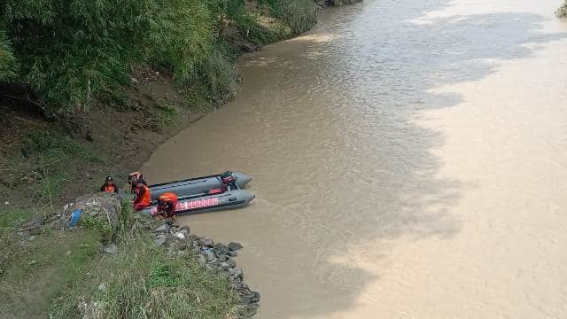 Naryo Hanyut di Sungai Cijangkelok Cirebon Timur, Diduga Tersapu Banjir Bandang