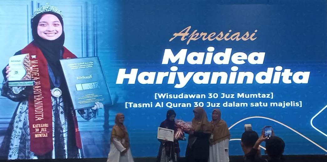 Dea, Lulusan Terbaik Pesantren Al Hikmah Tahun Ini