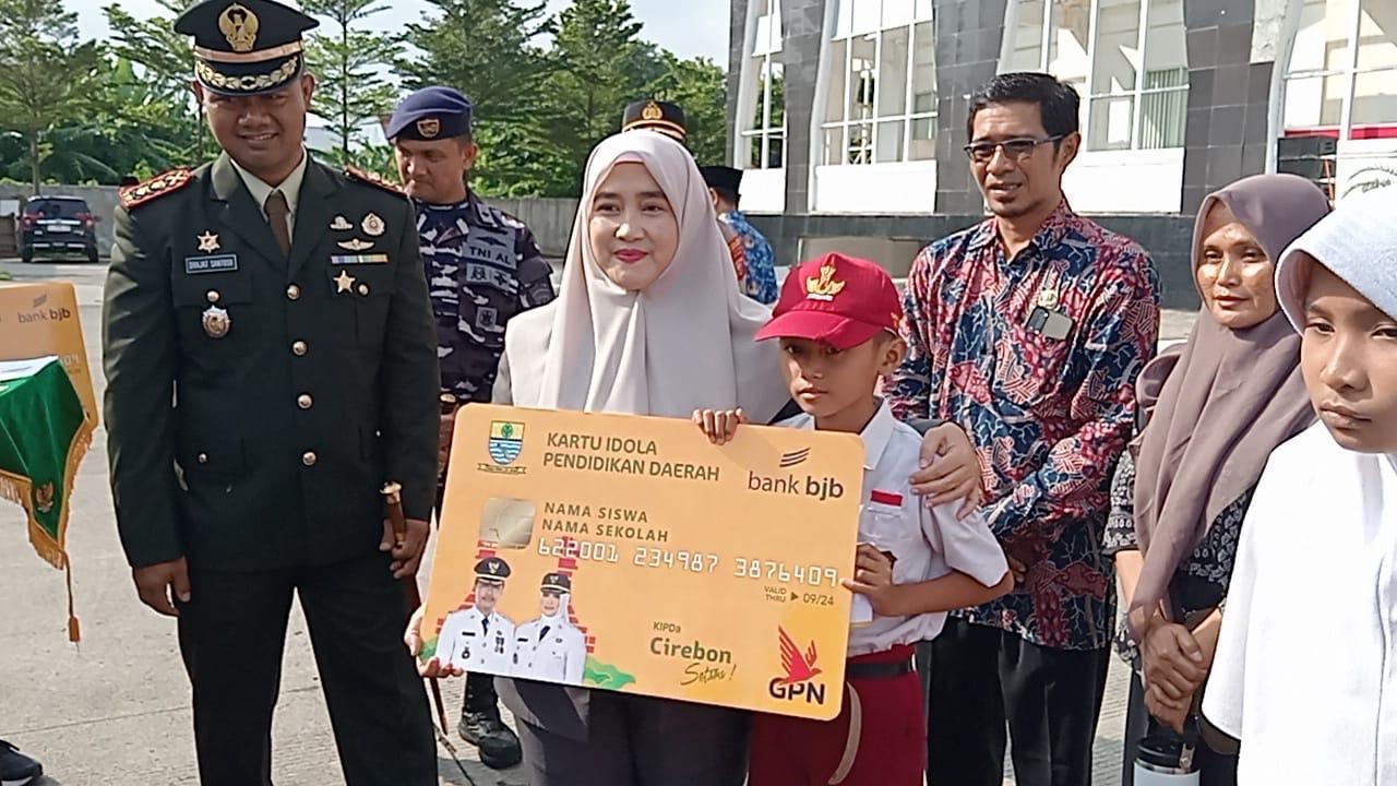 100 Siswa Raih Kartu Idola Pendidikan 