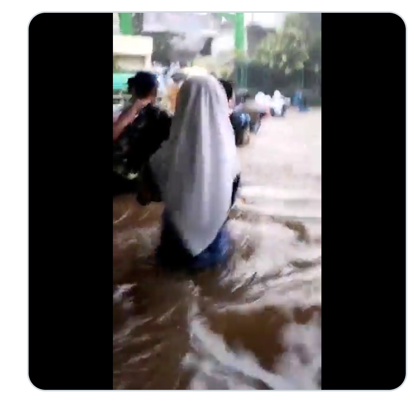 Banjir Terjang Jakarta, 3 Siswa MTs 19 Tewas Tertimpa Tembok Roboh