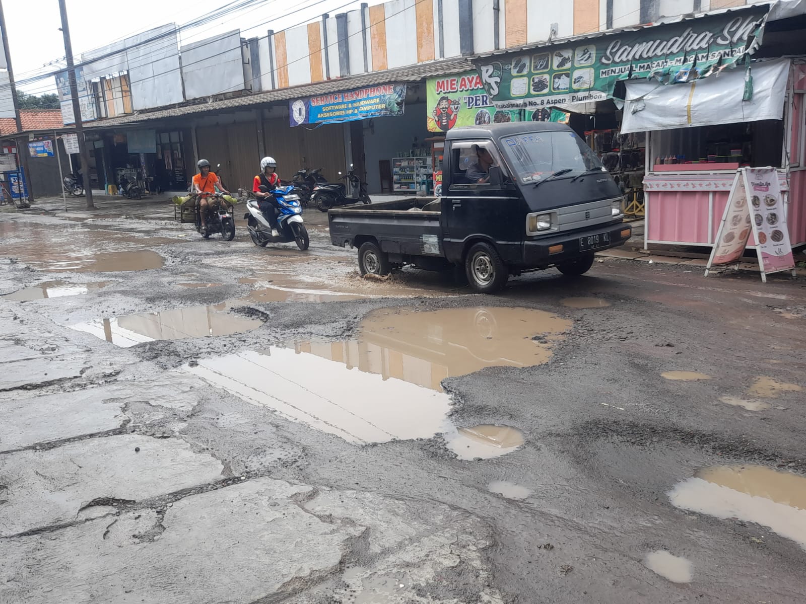 Rusak Parah Sejak Lama, Jalan Penghubung Marikangen–Karangmulya Dikeluhkan