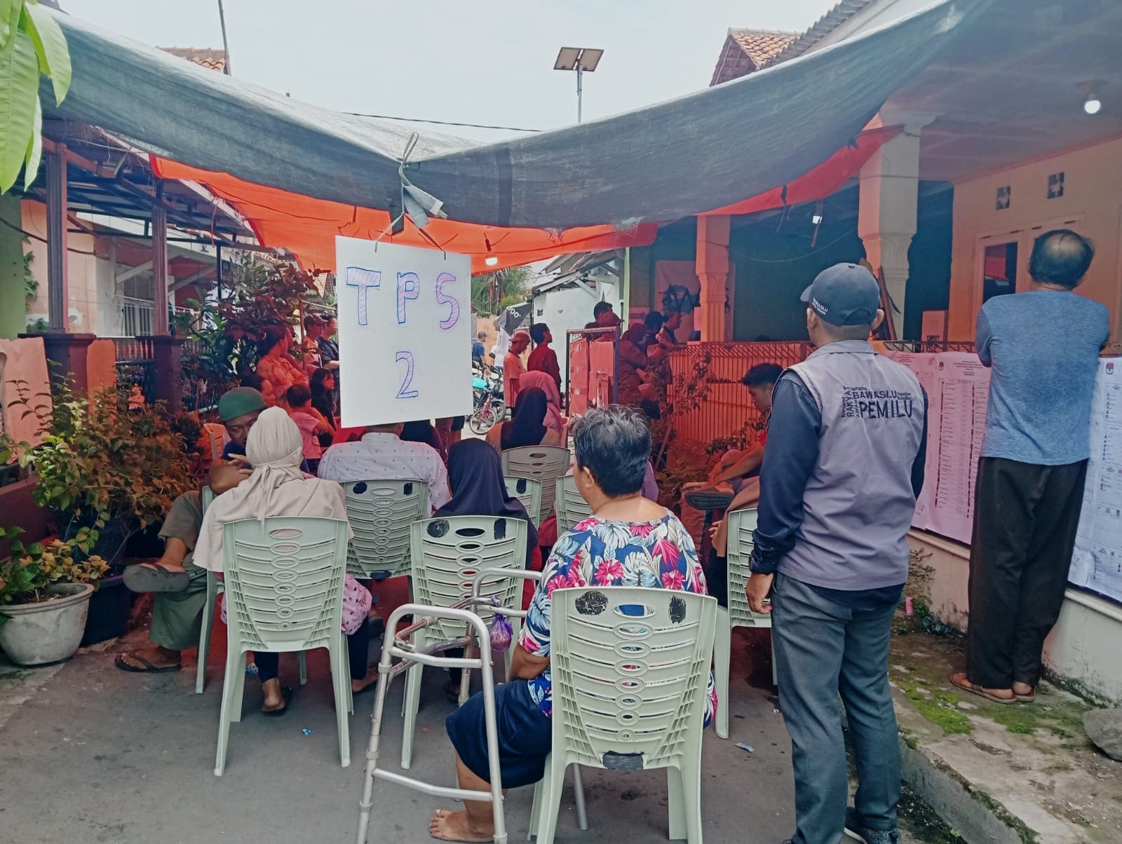 Pemungutan dan Penghitungan Suara Pemilu 2024 di Kecamatan Lemahwungkuk Berjalan Kondusif