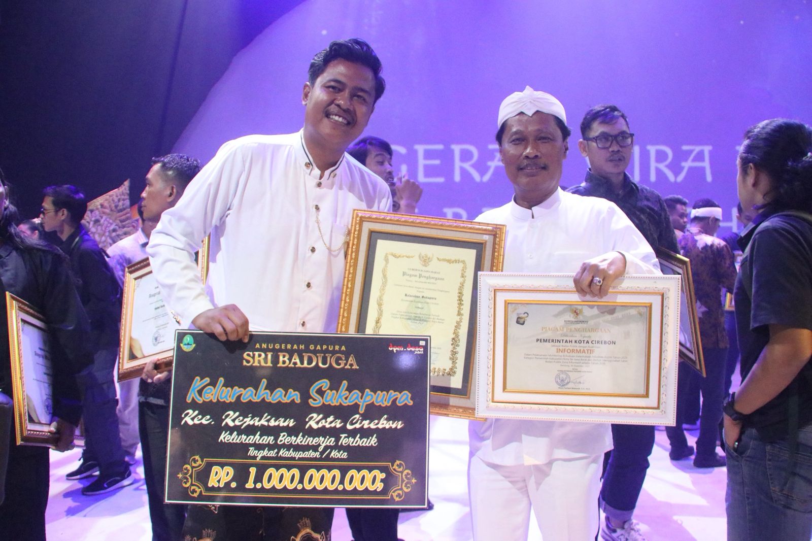 Kota Cirebon Borong Penghargaan di Ajang Anugerah Keterbukaan Informasi dan Gapura Sri Baduga 2025
