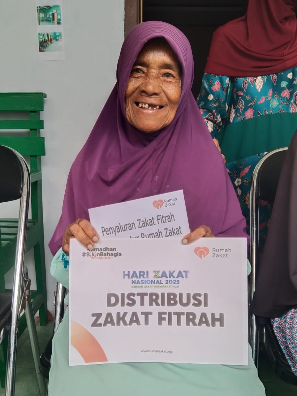 Rumah Zakat Distribusikan Zakat Fitrah Serentak di 29 Kota pada Hari Zakat Nasional 2025