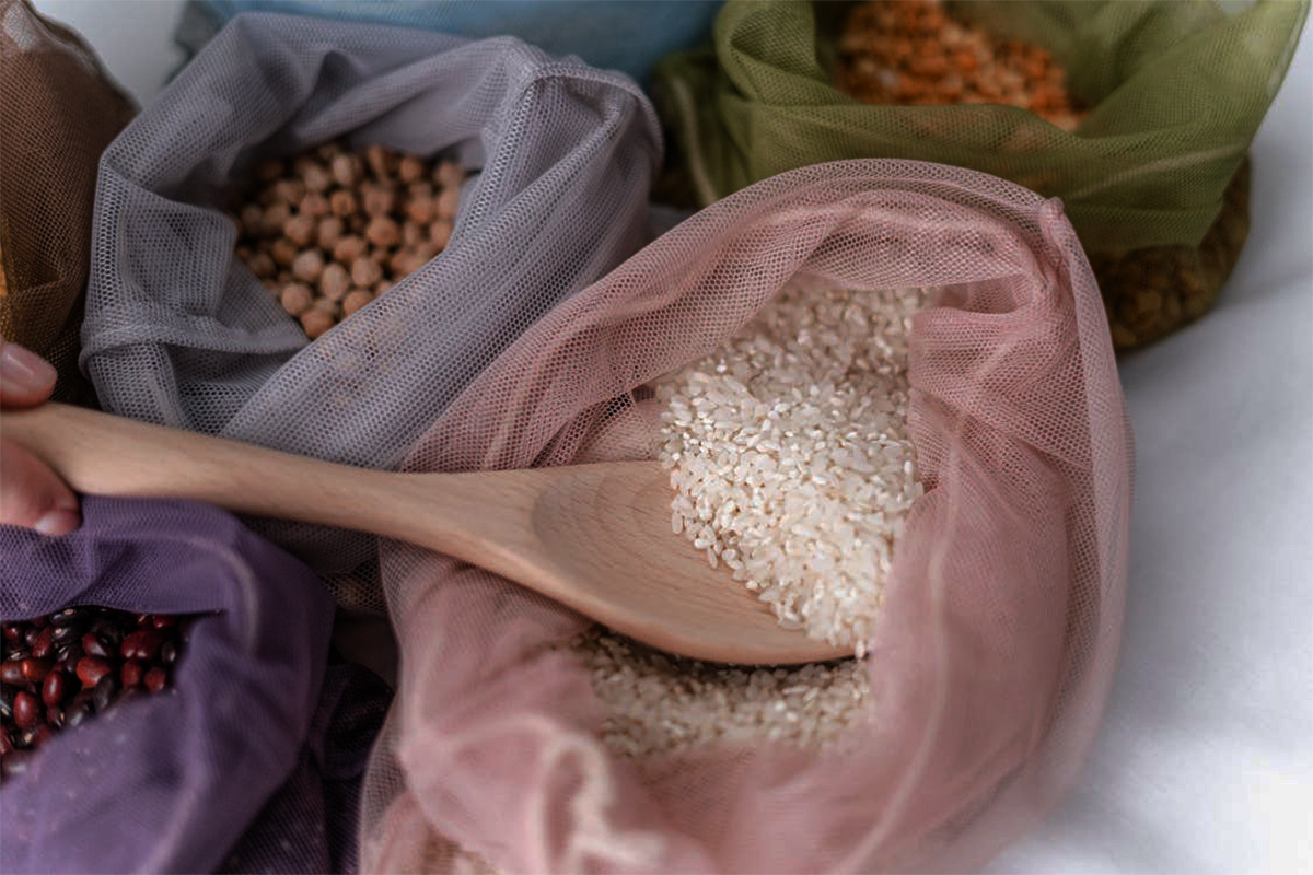 Curiga Ada Beras Oplosan di Minimarket Cirebon, Warna Kusam seperti Plastik