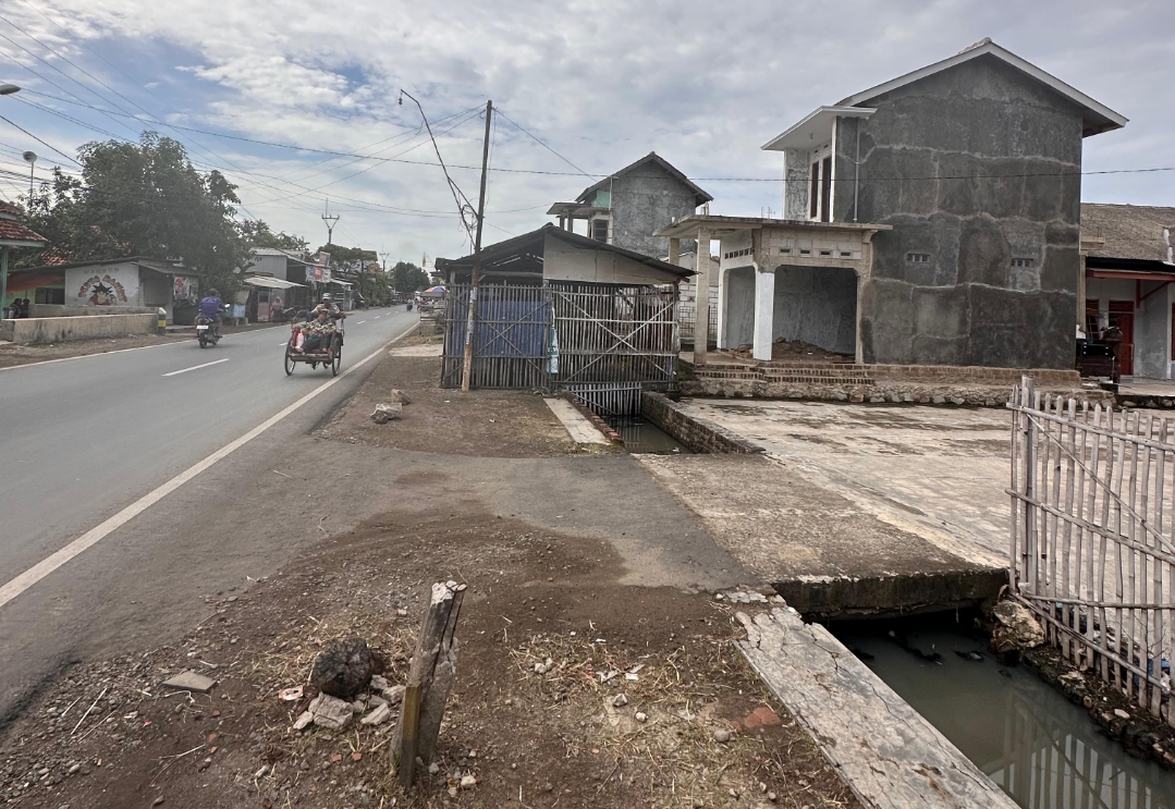 Bangunan Liar di Jalur Arjawinangun–Gegesik–Jagapura Membandel, Surat Teguran Pemprov Jabar Diabaikan