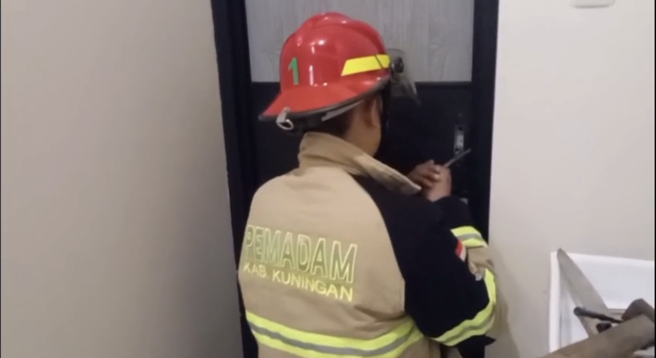 Perempuan Terkunci di Kamar Mandi Cafe Selama 1 Jam, Damkar Turun Tangan
