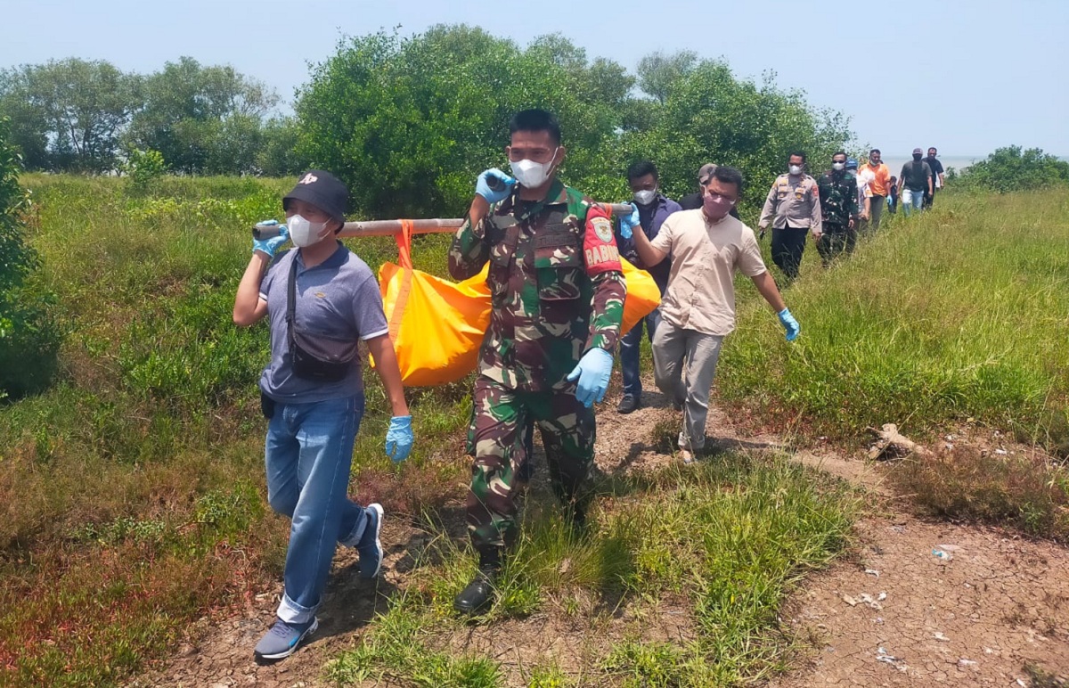 GEGER Mayat Perempuan Tergeletak di Bibir Pantai Cirebon, Kondisinya Mengenaskan