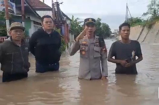 Banjir Cirebon Timur Meluas hingga Losari Brebes, Air Sudah Setinggi Pinggang Orang Dewasa