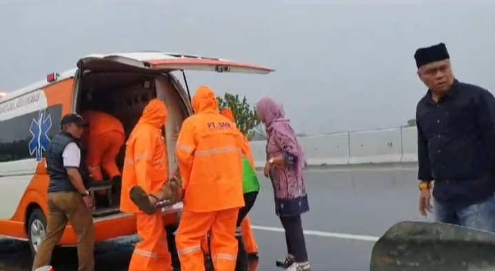 Hendak Menuju Semarang Hadiri Perpisahan Bupati Acep, Kadiskopdagperin Kuningan Alami Kecelakaan di Tol Tegal