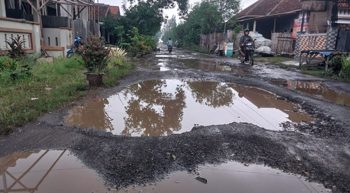 200 Kilometer Jalan Rusak di Kabupaten Cirebon, Ternyata Kemampuan Pemerintah Baru Segini