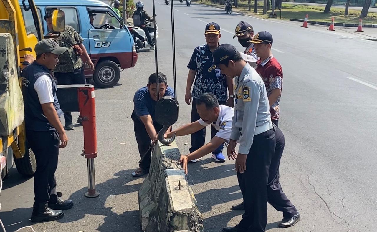 Dishub Resmi Tutup U-Turn di Depan Dispusip 
