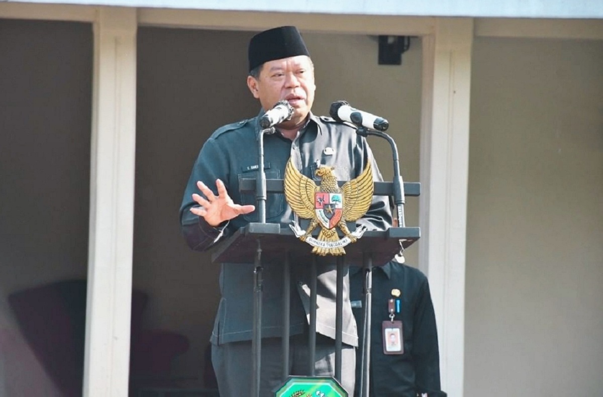 Video Jalan Rusak Majalengka Viral, Begini Respons Bupati dan Target Perbaikan 117 Kilometer