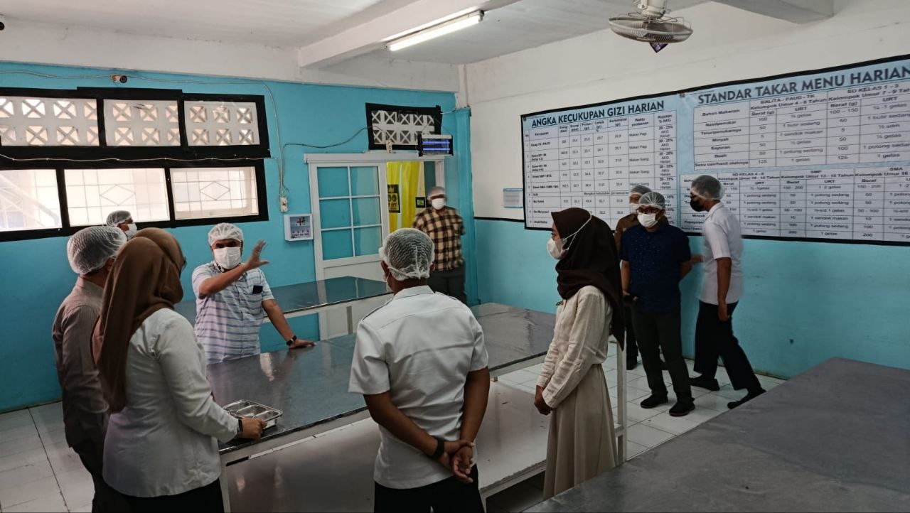 Pastikan Sesuai SOP, Komisi III DPRD  Kota Cirebon Monitoring Dapur MBG