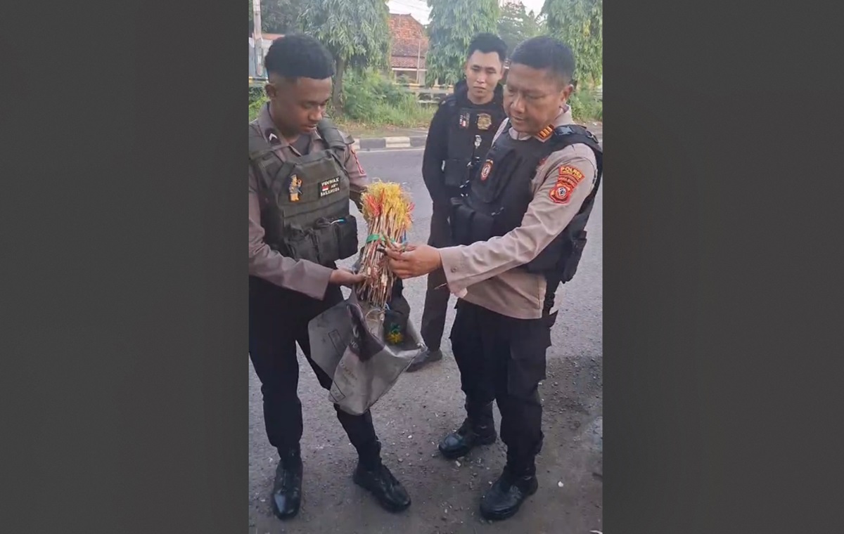 Polisi Bubarkan Tawuran Warga Pakai Panah di Cirebon, 3 Orang Ditangkap 