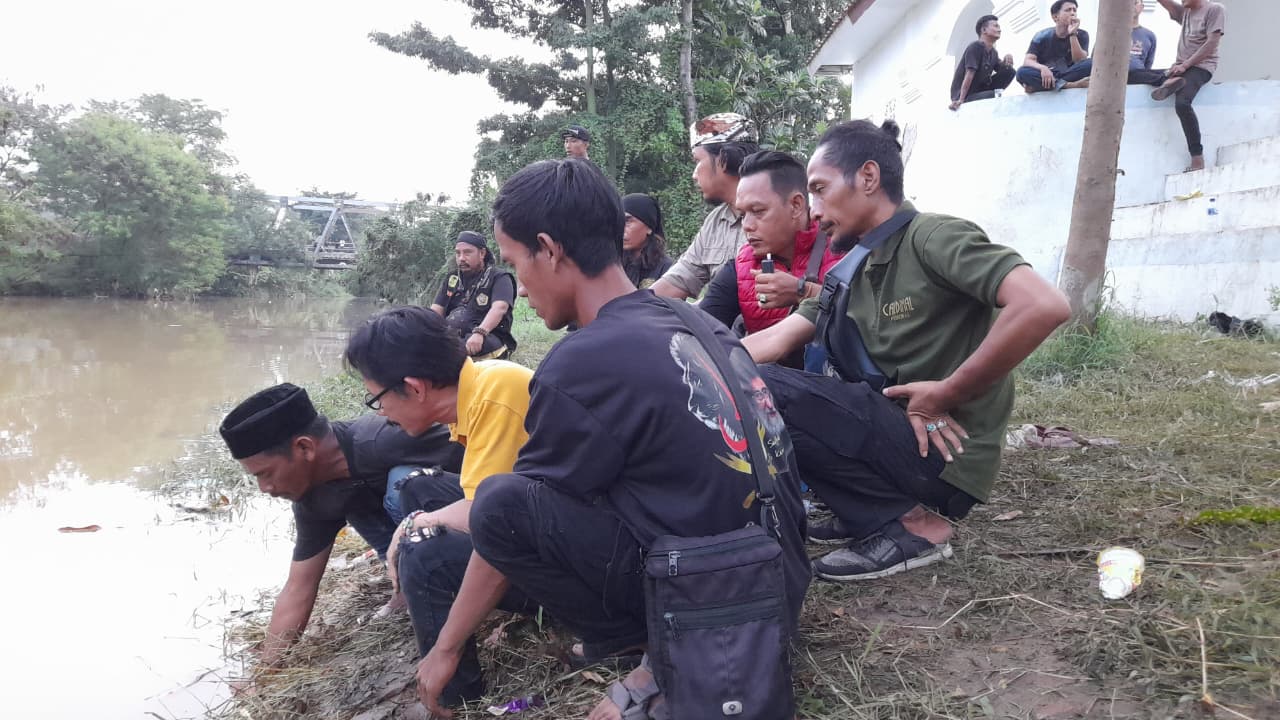 Bocah Hanyut di Sungai Kriyan Ditemukan, Pencarian Diwarnai Ritual Adzan Pitu