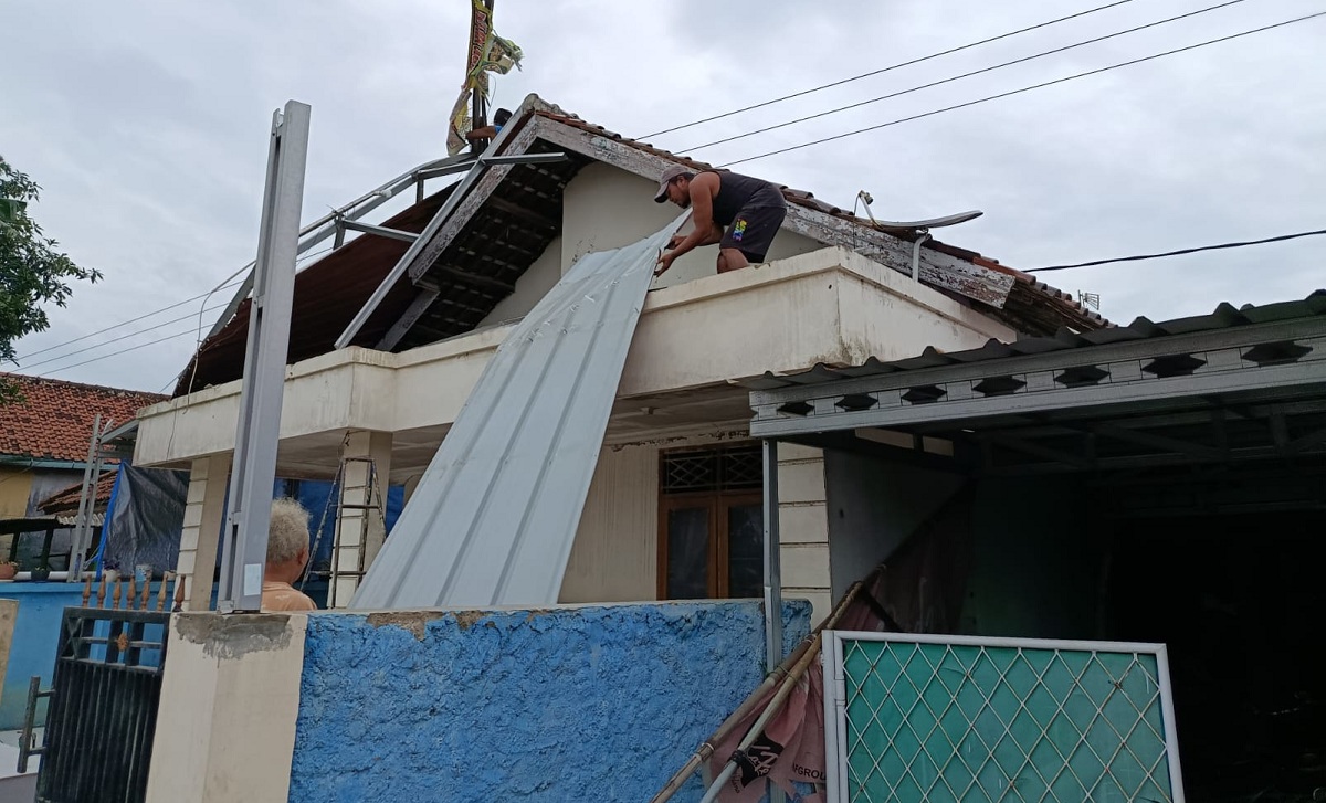 Angin Kencang Terjang Indramayu, 9 Rumah Rusak dan Pohon Tumbang di Empat Kecamatan