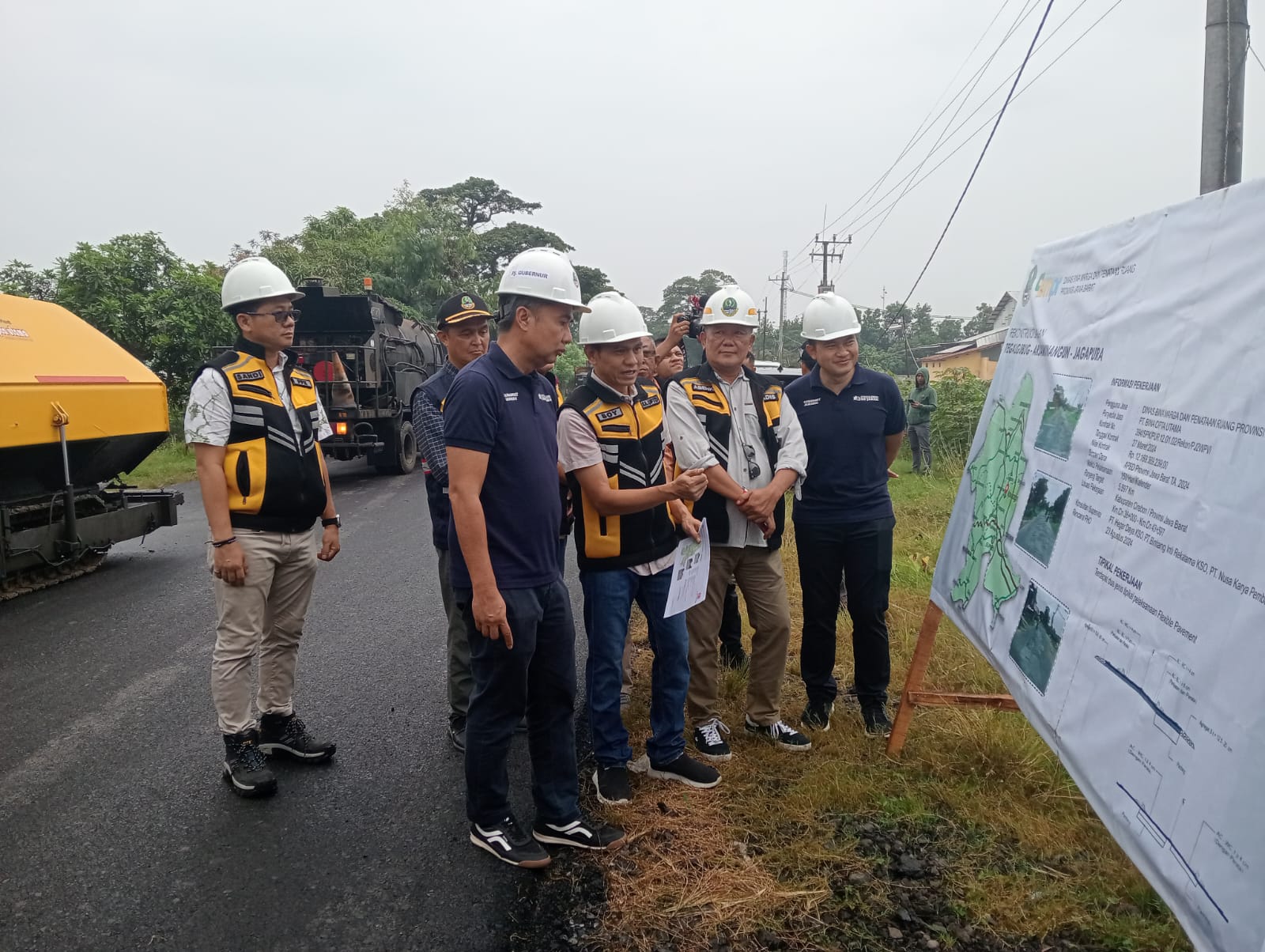 Pj Gubernur Jabar Tinjau Rekontruksi Jalan Provinsi di Tegalgubug - Arjawinangun Cirebon