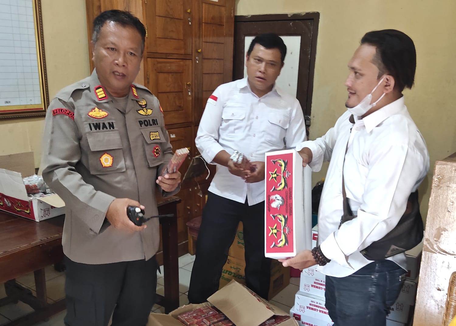 Hendak Edarkan Petasan ke Kota Cirebon, 2 Warga Susukan Diamankan Polsek Utbar