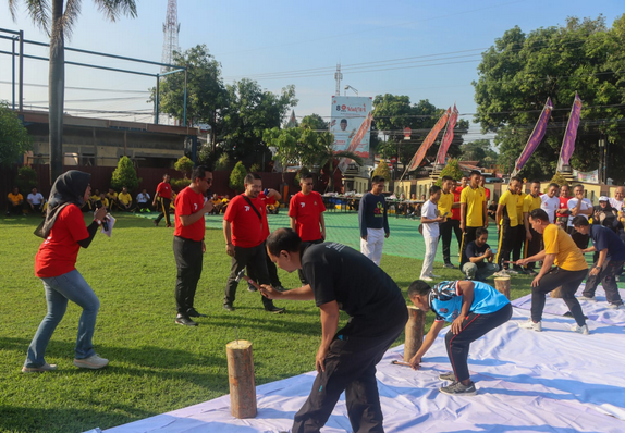 Pengurus Parpol dan Bacaleg Berlomba di Polresta Cirebon,  Kombes Arif Sumringah