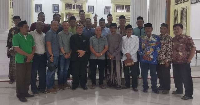 BREAKING NEWS: Bupati Imron Tandatangani Rekomendasi Cirebon Timur Menjadi DOB