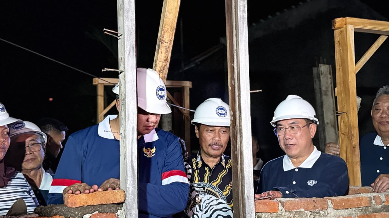 Gotong Royong Renovasi Rumah Merah Putih: Wujud Nyata Kolaborasi untuk Hunian Layak di Cirebon