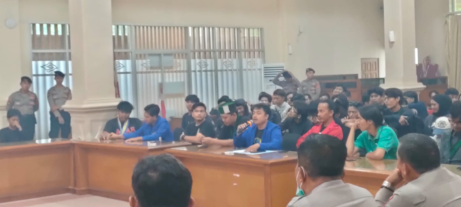 Aliansi Cipayung Plus Desak DPUTR Kabupaten Cirebon Keluarkan Data Perbaikan Jalan Rusak