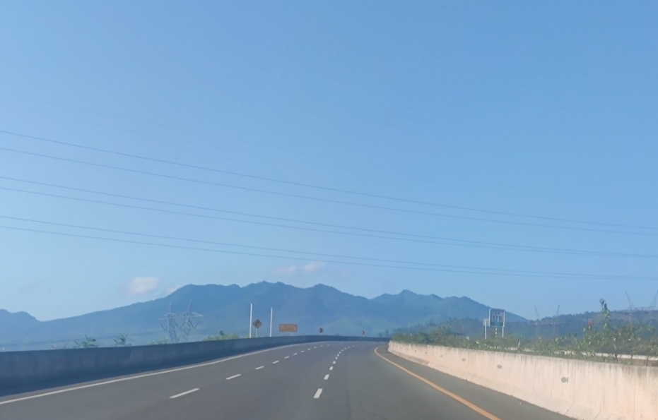 Cisumdawu Jalan Tol Vulkanik, Dikelilingi Tiga Gunung, Sajikan Pemandangan Indah
