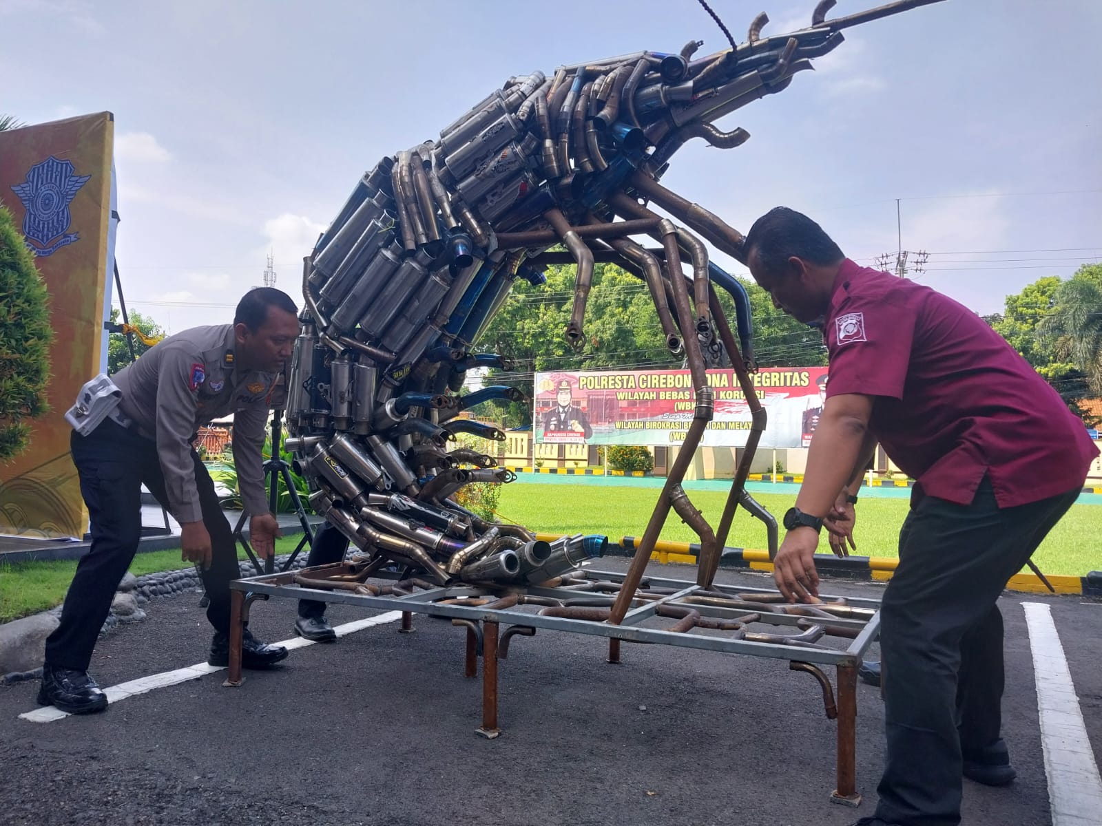 Ide Awal Monumen Udang Knalpot Brong Dipasang Polresta Cirebon, Ini Penjelasannya