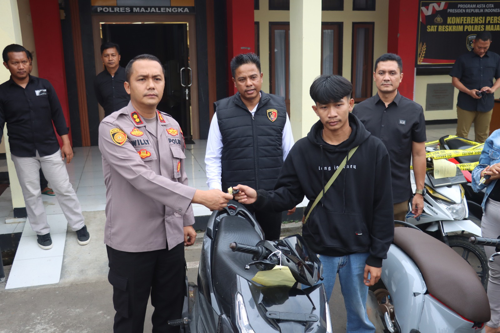 Begal Spesialis Malam Hari Takluk, Polres Majalengka Kembalikan Motor Rampasan