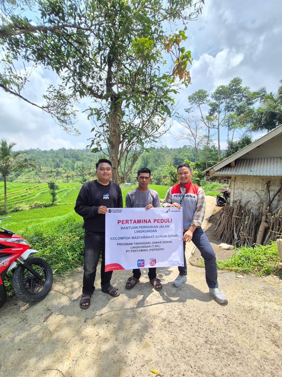 Pertamina Perbaiki Jalan Lingkungan untuk Dukung Akses Ekonomi Warga Cipari