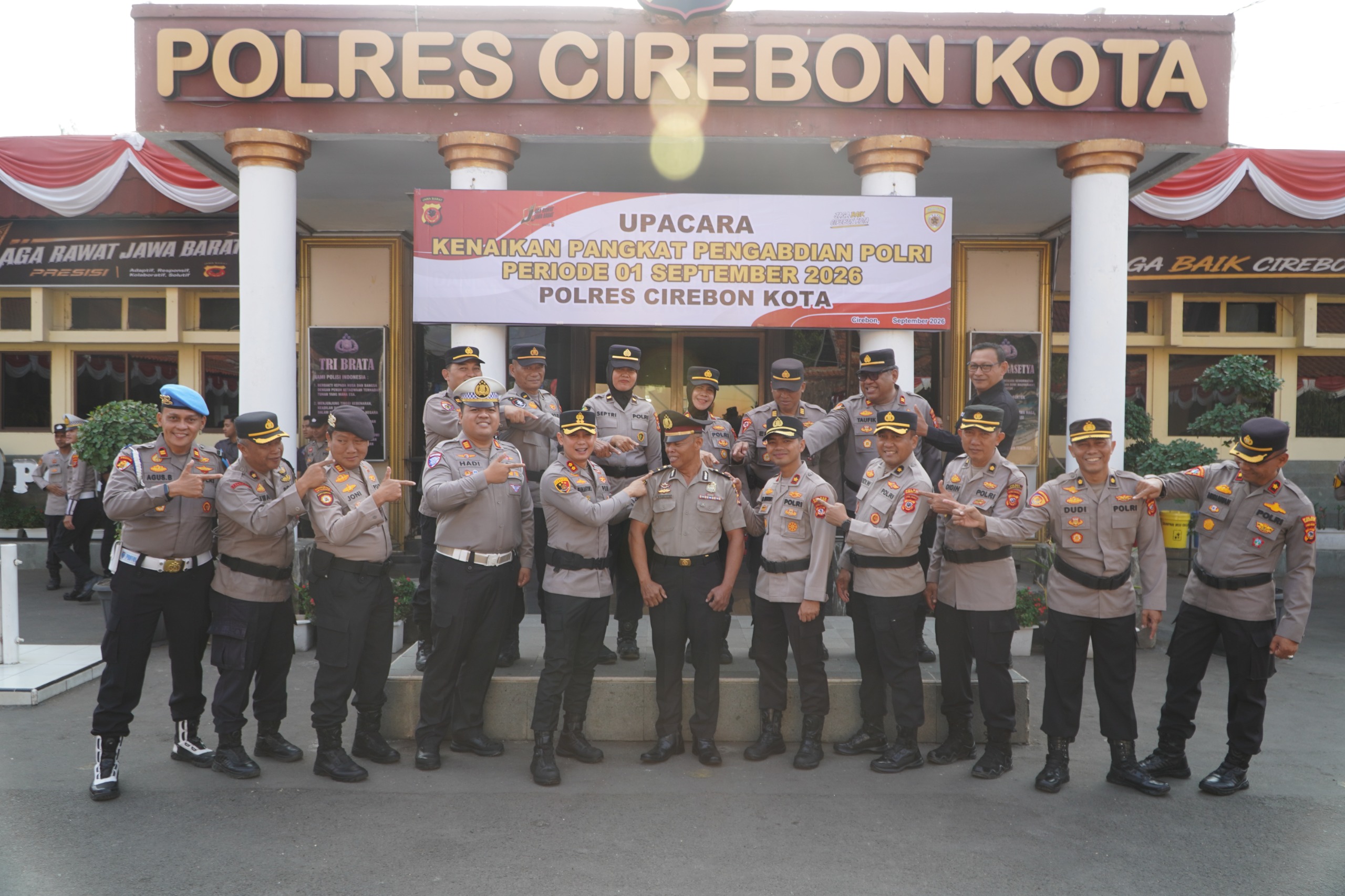 Dua Personel Polres Cirebon Kota Naik Pangkat Pengabdian, Kapolres: Jadi Motivasi bagi Anggota