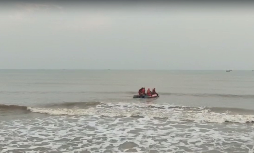 Pencarian Anak Terseret Ombak di Pantai Mekarsari Indramayu Kembali Dilakukan