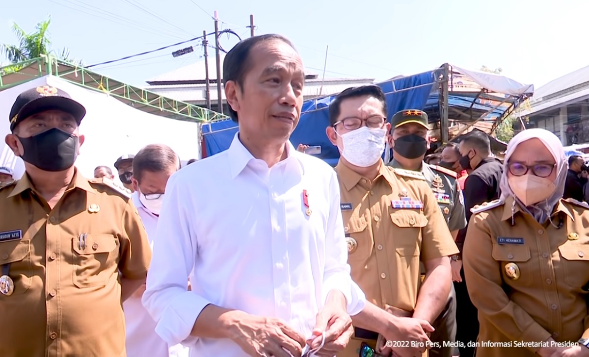 Presiden Jokowi yang Rajin Mampir ke Cirebon, Bertemu Para Raja, hingga Blusukan ke Gang Sempit dan Pasar