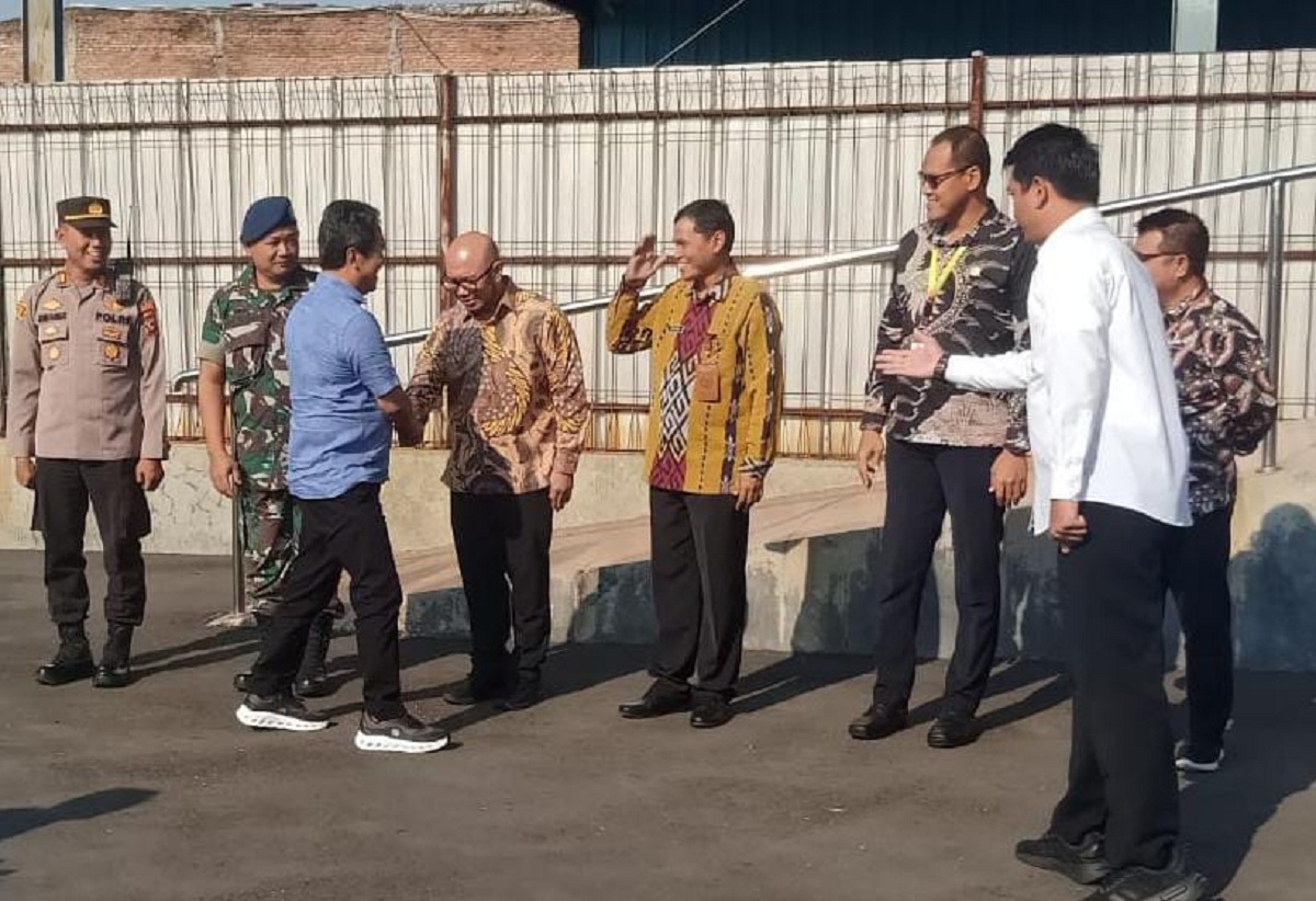 Menteri Perikanan dan Kelautan Mendarat di Bandara Cakrabhuana Penggung, Ternyata Cuma Parkir