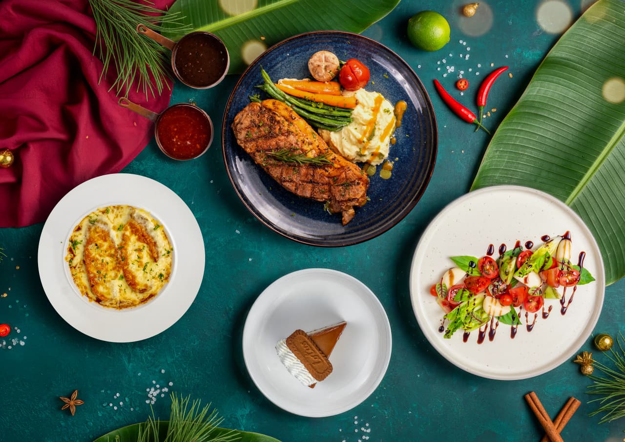 Wajib Dicoba! Nikmati Steak Juicy dan Lotus Cheesecake di Aston Cirebon Saat Natal, Tempat Terbatas!