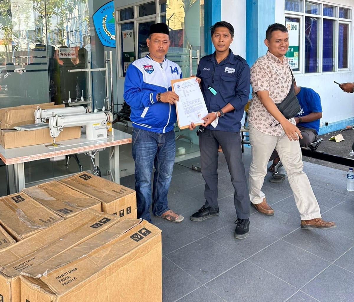 Anggota DPR RI DR Herman Khaeron Beri Bantuan10 Unit Mesin Jahit Ke FEB UGJ 