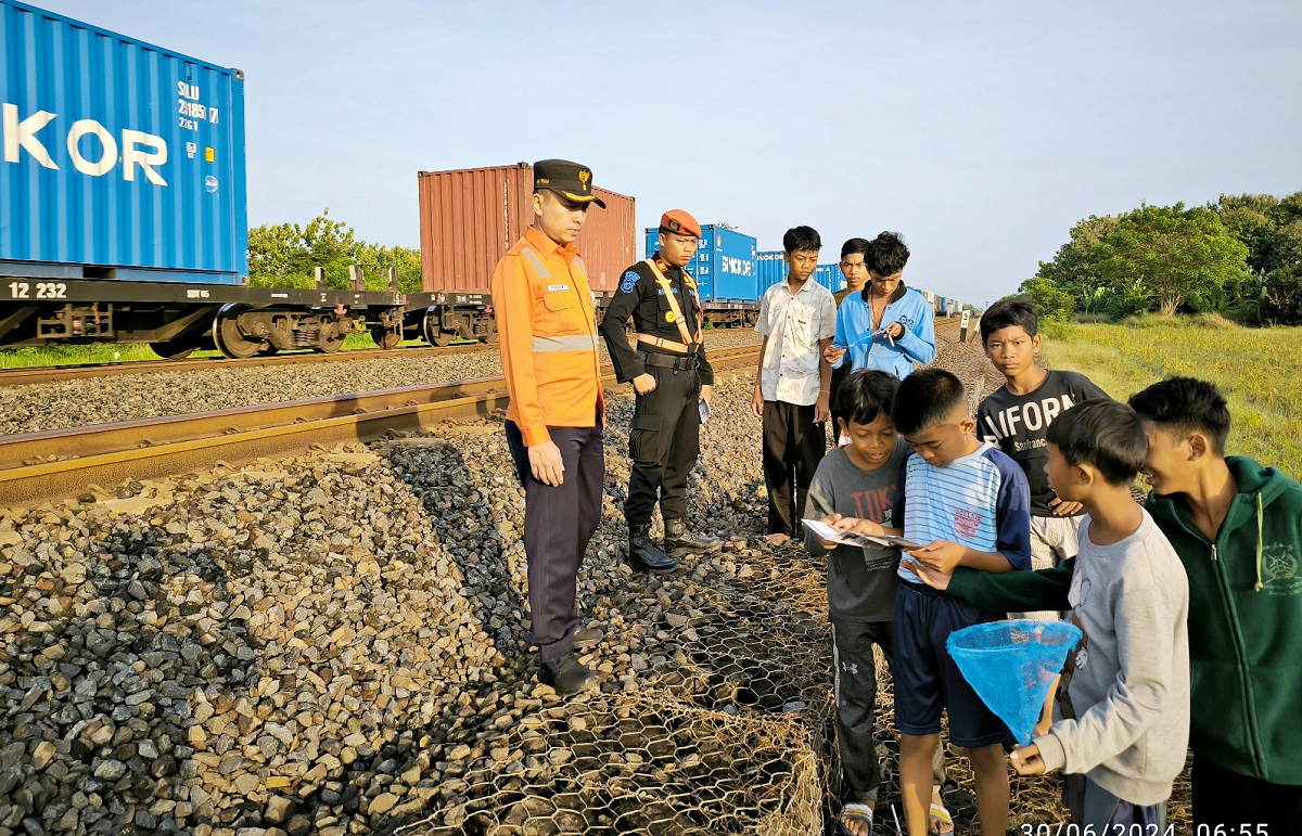 4 Orang Meninggal Saat Main di Jalur Kereta Api, KAI Ingatkan Kembali Bahaya dan Sanksinya