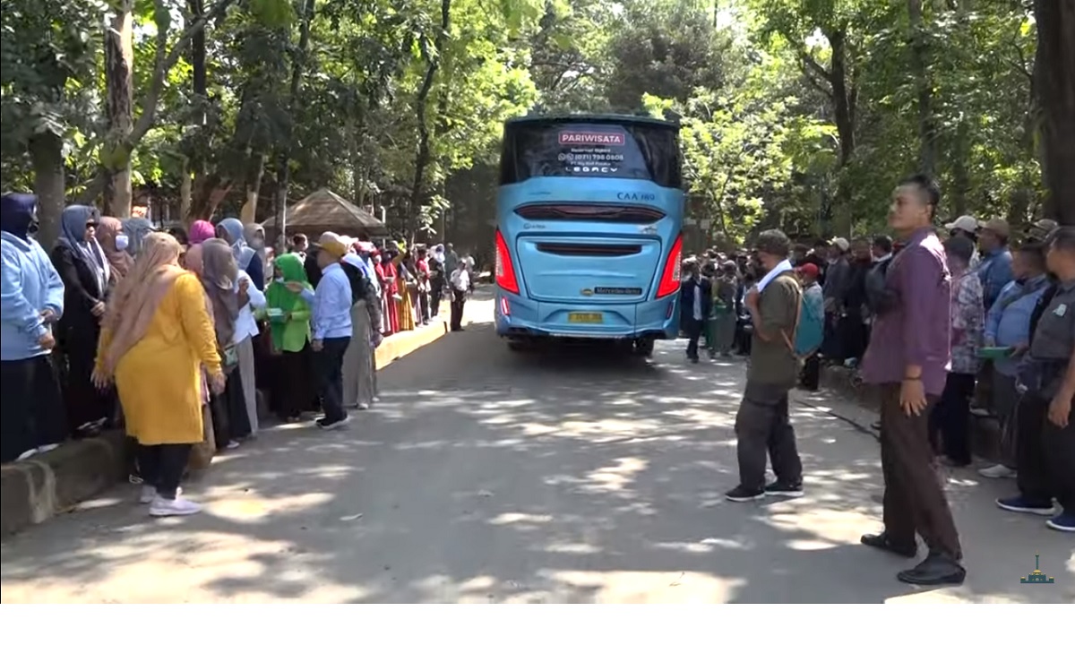 BANYAK KONTROVERSI, Minat Santri Masuk Al Zaytun Tidak Surut, Datang Pakai Bus