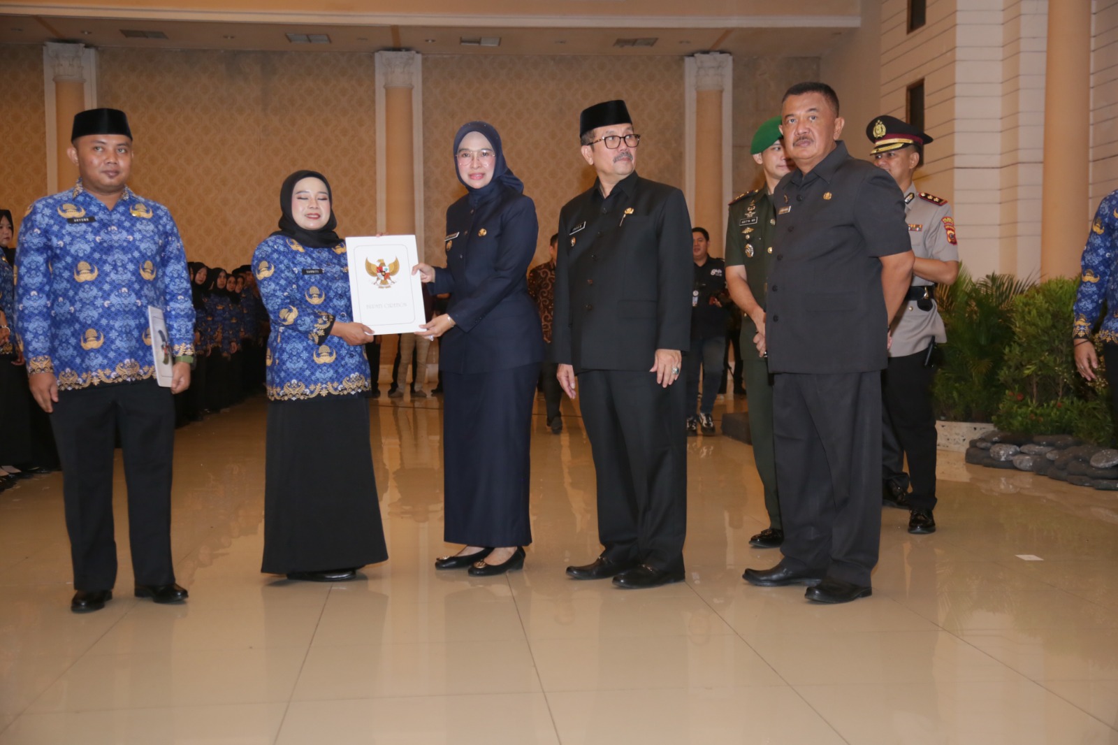 Bupati Cirebon Lantik Ribuan Pegawai P3K di Lingkungan Pemkab Cirebon