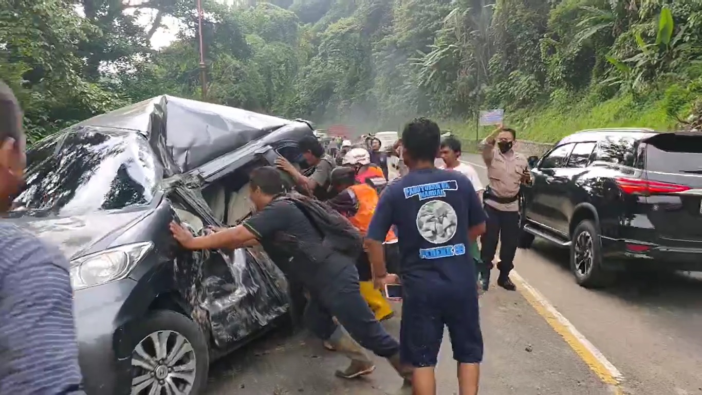 Update Longsor Di Jalan Cadas Pangeran 10 Orang Jadi Korban 2 Mobil Tertimpa Batu 5214